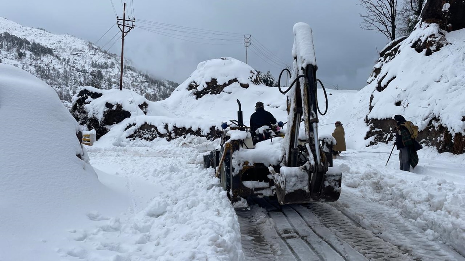 40-hour race through 6 feet of snow: BRO rescues 60 stranded at 10,500 ft in J&K
