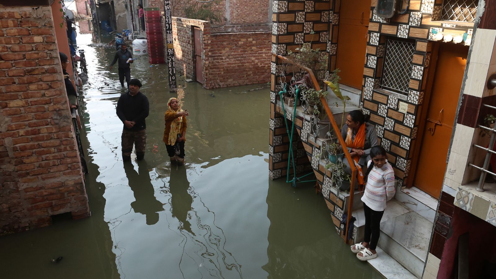 ‘Nark ko jhel raha hoon&rsquo;: For nine months, this Delhi colony has battled knee-deep sewage on roads, inside their homes