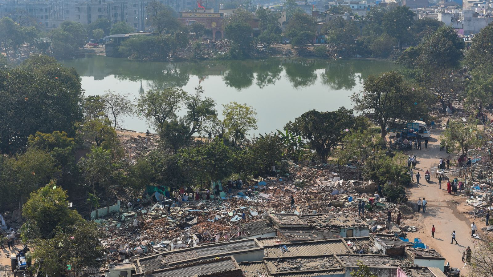 Ahmedabad Municipal Corporation, Police joint operation in Ahmedabad 450 ‘Illegal’ structures near Vanarwat Lake razed