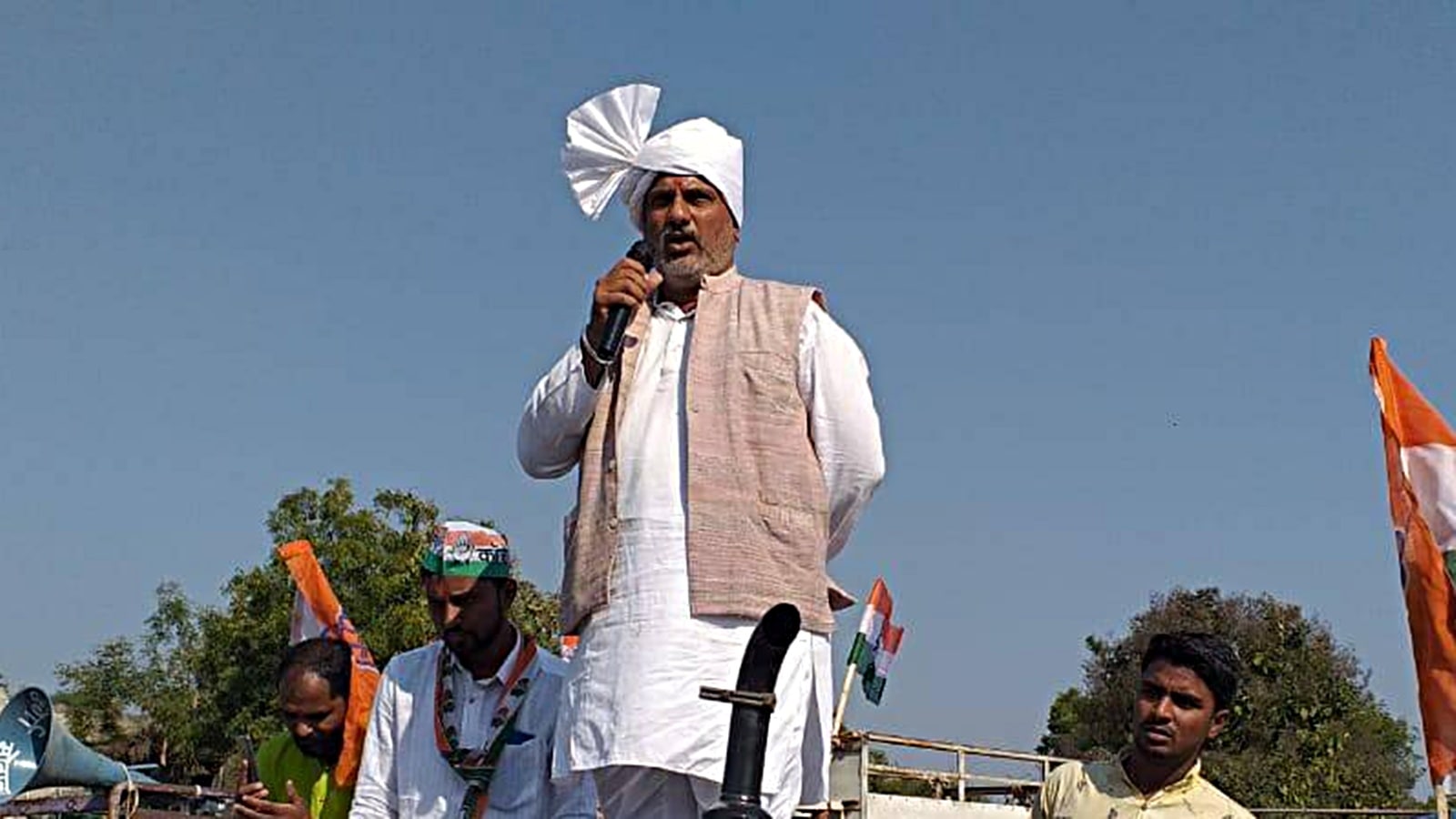 Congress questions Fadnavis over claims from Davos, Badlapur sexual assault case