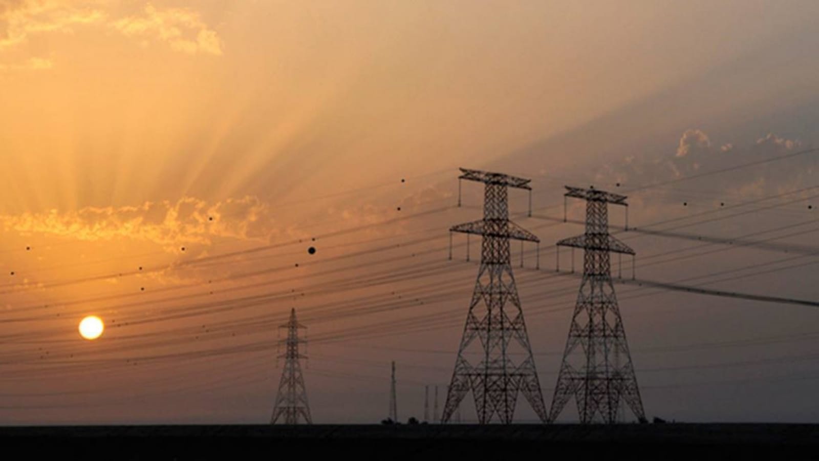 Despite financial headwinds, PSU discoms clear power dues faster than pvt utilities