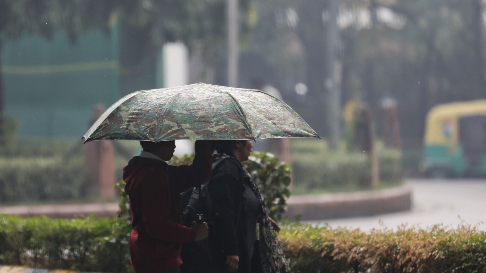 Despite rain, AQI slips to &lsquo;very poor&rsquo; in Delhi