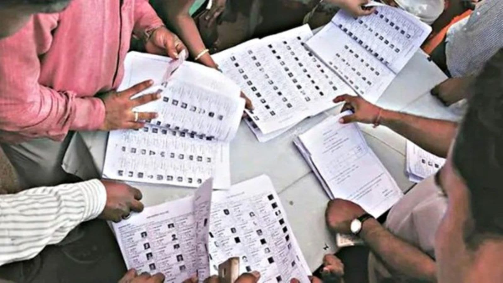 EC publishes 1.5 crore voter names on list of &lsquo;logical discrepancies&rsquo;
