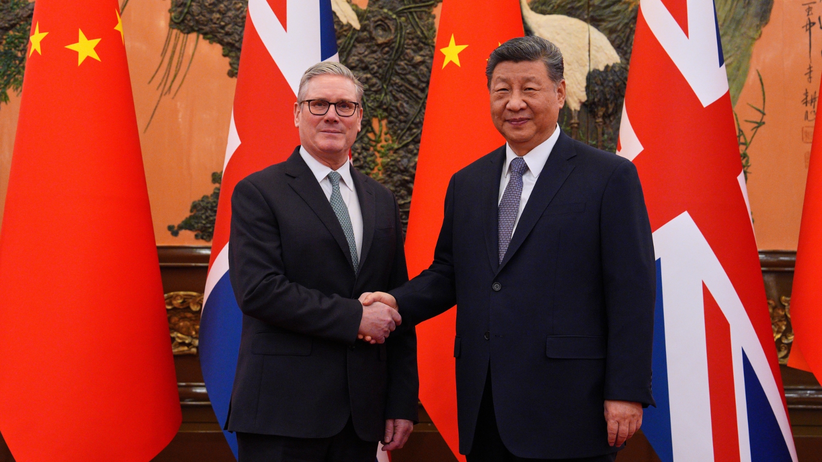 In Beijing, British Prime Minister sees &lsquo;huge opportunities&rsquo;