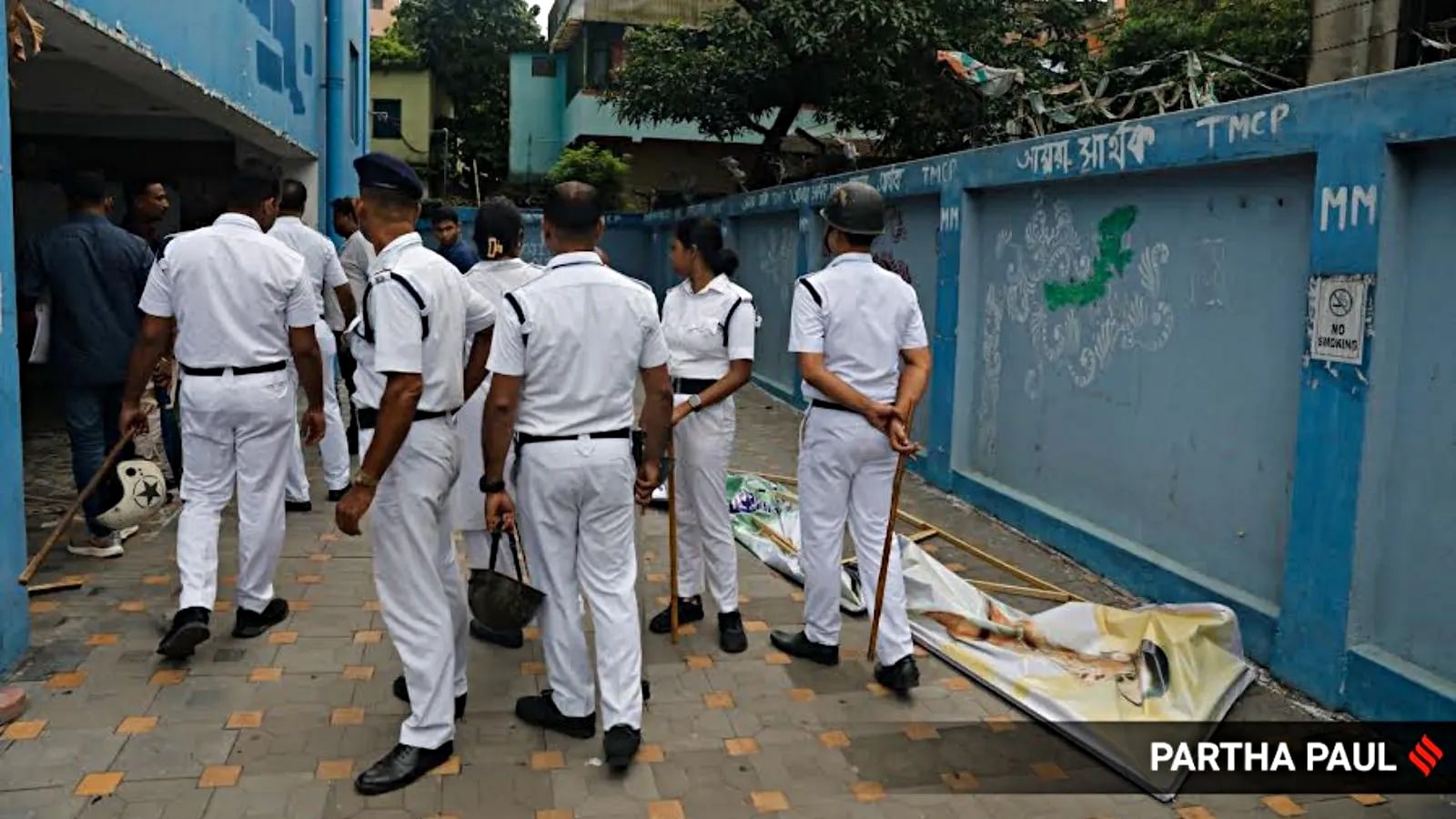 Kolkata: Man found hanging at home, FIR against wife, brother-in-law
