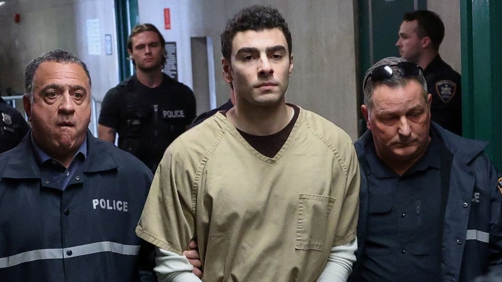 Man poses as FBI agent to try to free Luigi Mangione from jail, source says