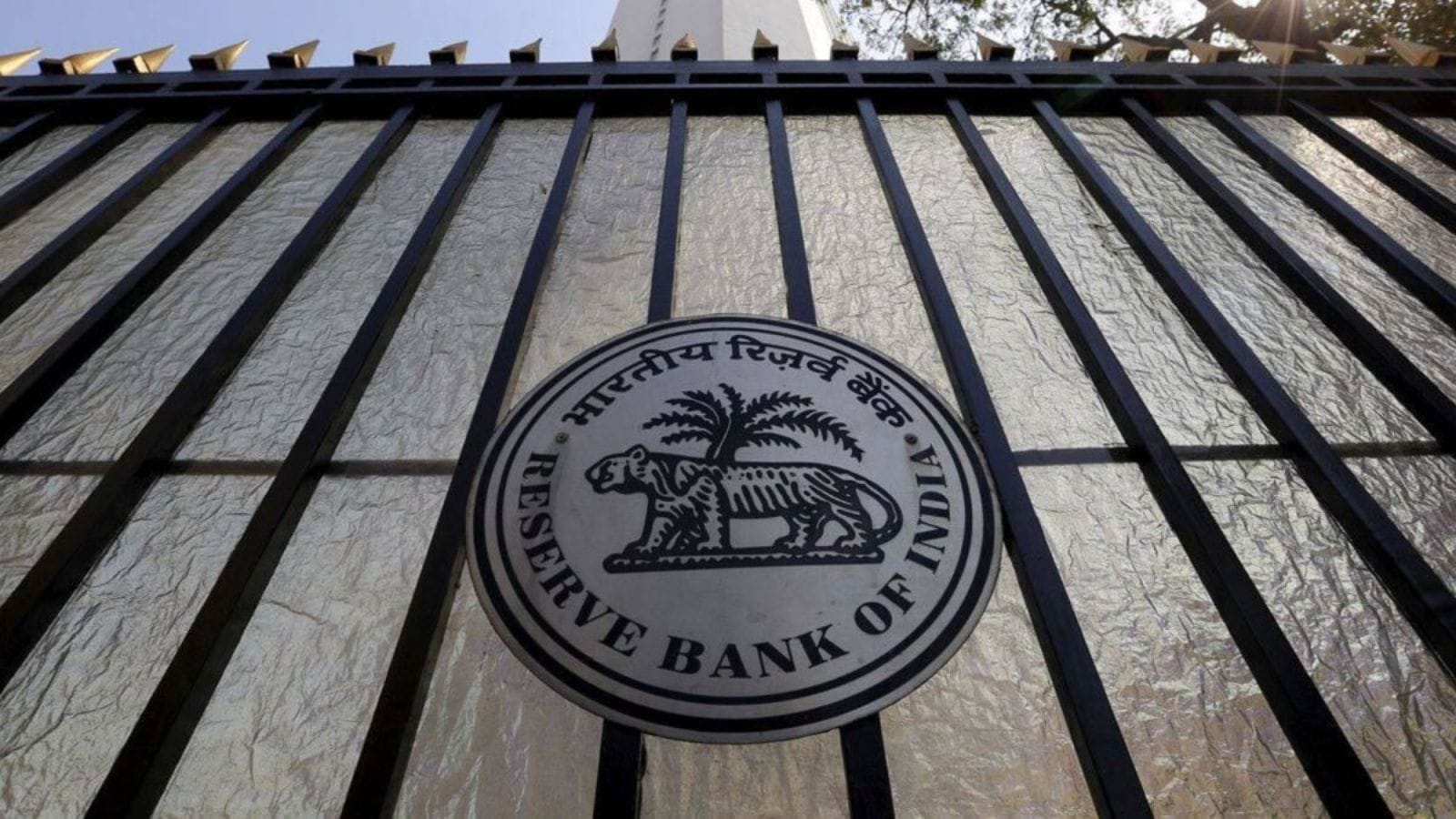RBI calls on states to follow Centre, frame &lsquo;clear glide path&rsquo; to reduce debt