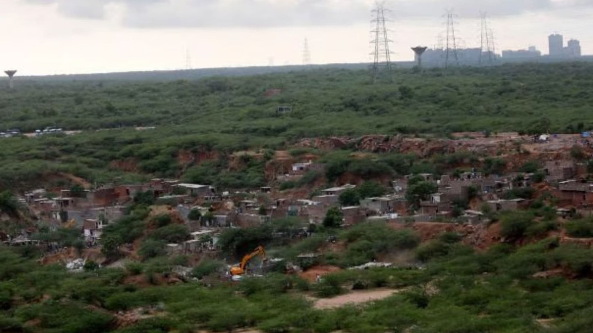 Supreme Court seeks names of experts to study definition of Aravalli hills