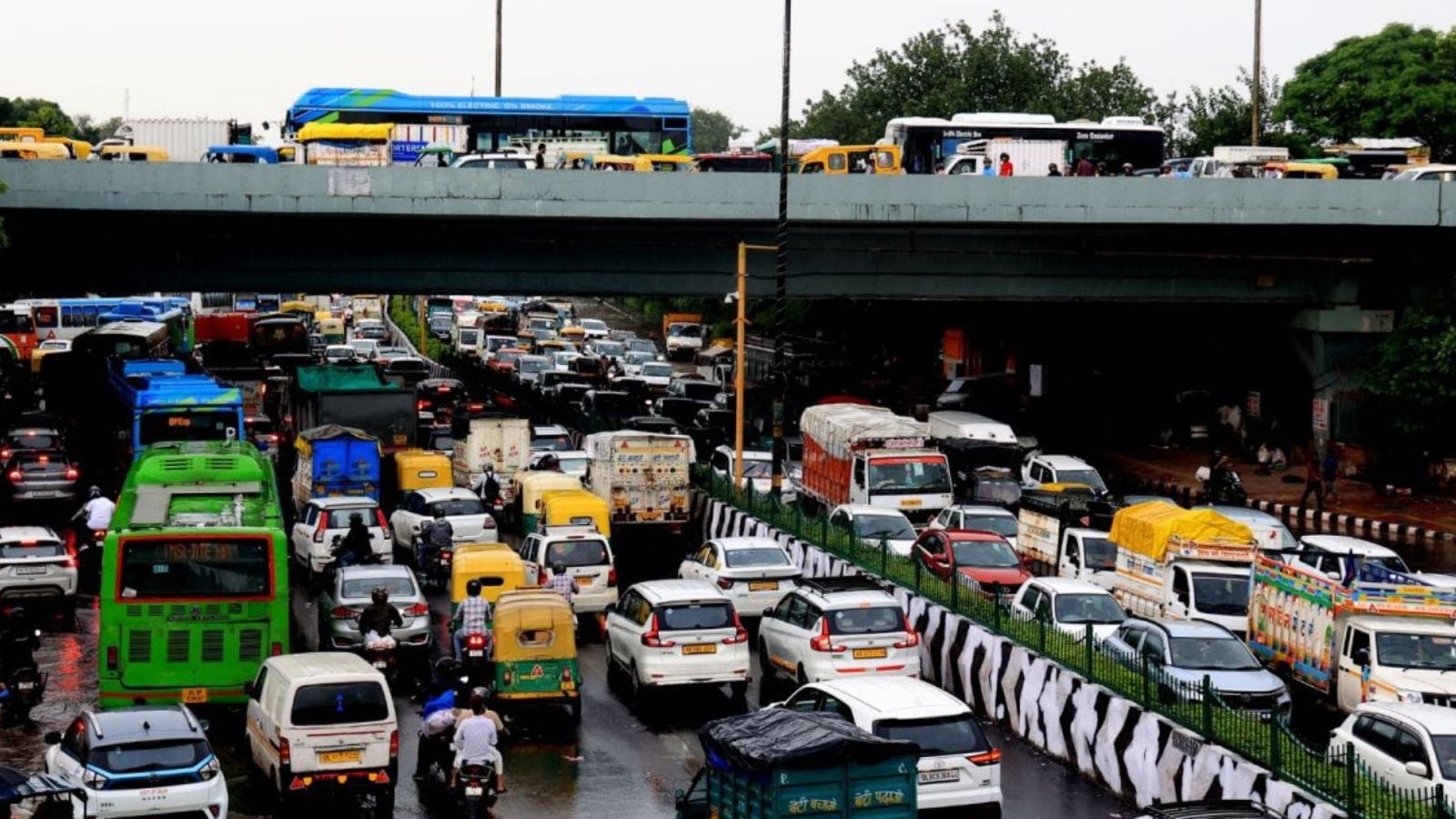 Top 10 most traffic-congested Indian cities in 2025: Bengaluru leads, while Pune moves ahead of Mumbai at No. 2