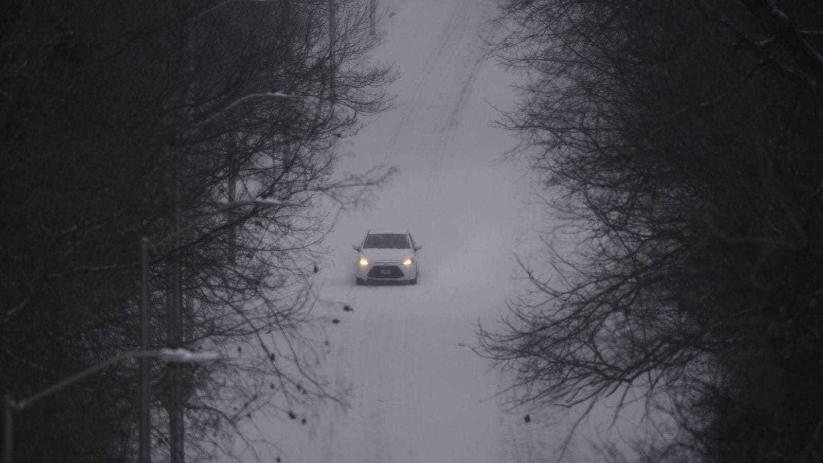 US winter storm leads to more than 100,000 power outages, thousands of flight cancellations&nbsp;