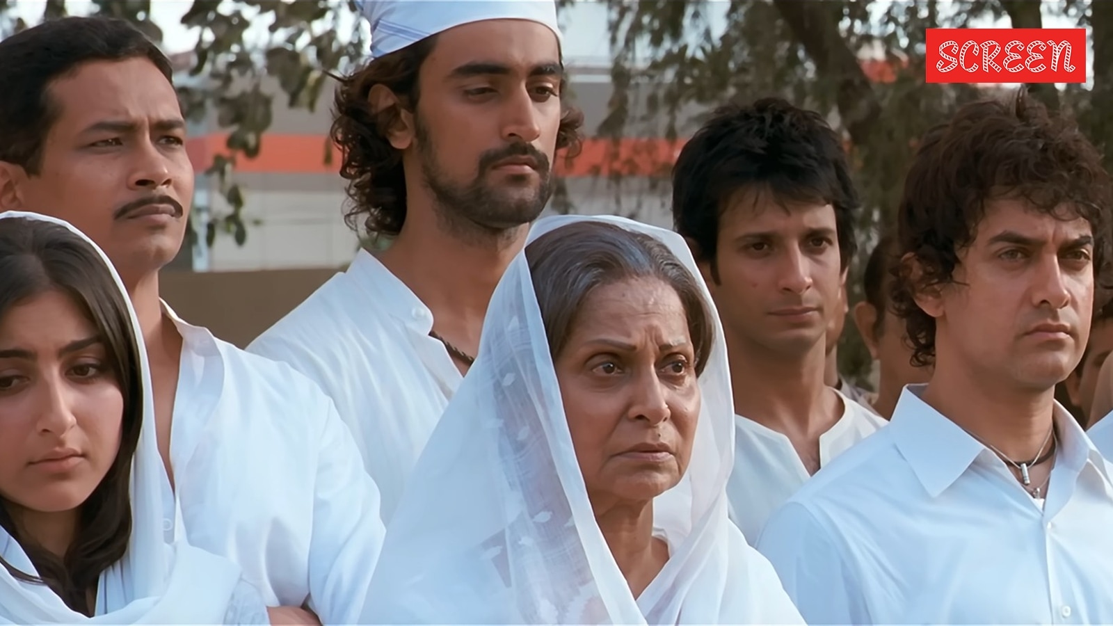 Waheeda Rehman ‘warned’ Aamir Khan about her weight during Rang De Basanti: ‘Mujhe patak mat dena’