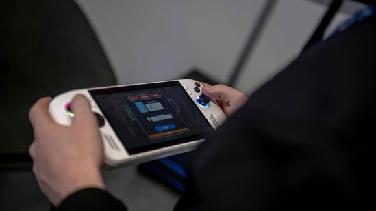 Xbox could soon let players play games for free with Ads and without Game Pass: Report