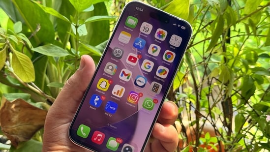 You can now see detailed event information and group photos automatically in the Photos app. (HT)