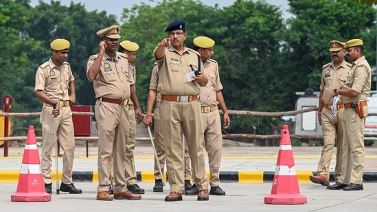 Retired cop duped  ₹2.40 lakh after a fake call on pension update