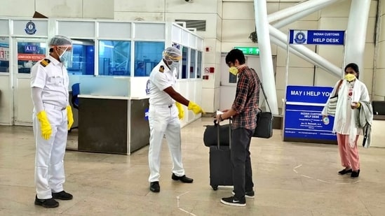 India has revised baggage rules, allowing passengers to bring phones and laptops duty-free when returning home. (X.com)