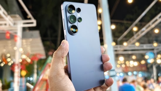 The Galaxy S26 series can airdrop files to Apple devices