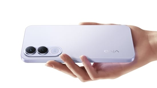 Vivo V70 FE 5G mobile has been launched in India, featuring a 200MP camera, a 7,000mAh battery and more. (Vivo )