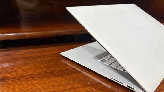 ASUS Zenbook S16 (UM5606G) review: A 16-inch powerhouse that shouldn't exist