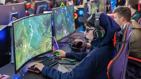 Flat screens feel outdated? These curved gaming monitors change the way you play