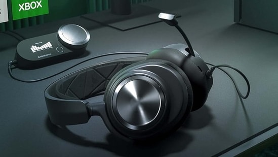 Your voice sounding muffled on voice calls? Check out headphones with studio-quality microphone
