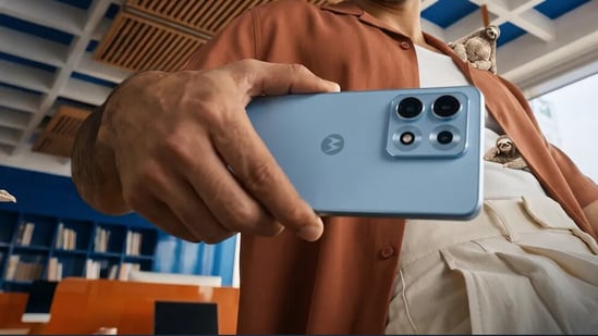 A 7,100mAh battery powers the Motorola Edge 70 Max with 90W fast charging. (Flipkart / Motorola)